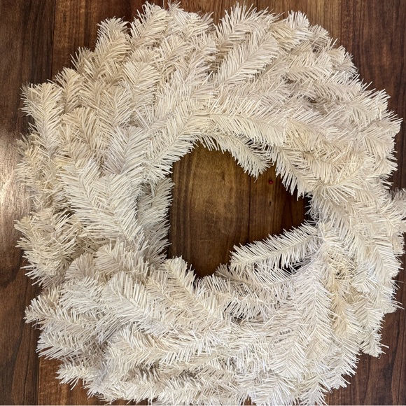 Elegant Ivory Holiday Wreath - Picture 2 of 3